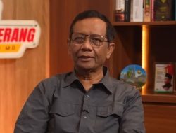 MAHFUD Saran UGM Tak Perlu Membela Jokowi di Kasus Ijazah