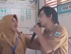 Kepsek dan Guru SD di Pandeglang Asyik Karaoke Sambil Berpelukan Mesra di Sekolah