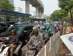 Lalu Lintas Jalan Arjuna Selatan Jakbar Padat Imbas Proyek Galian